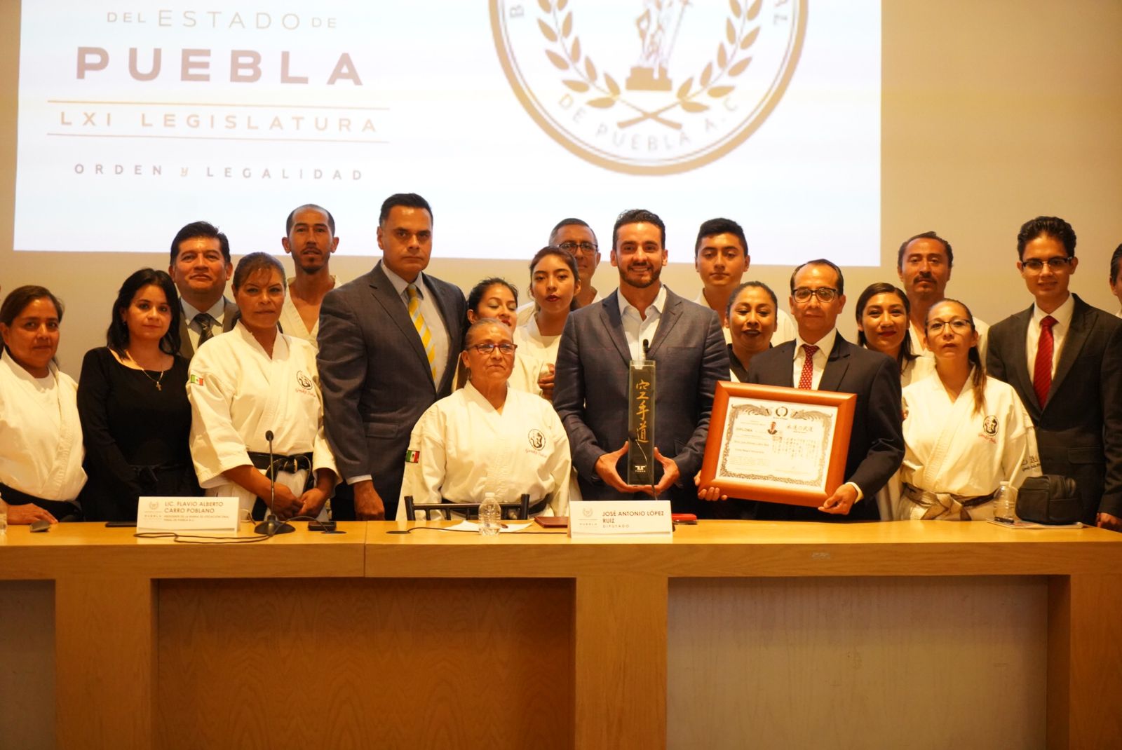 Toño López firmó un convenio de colaboración con la Barra de Litigación Oral Penal de Puebla A.C
