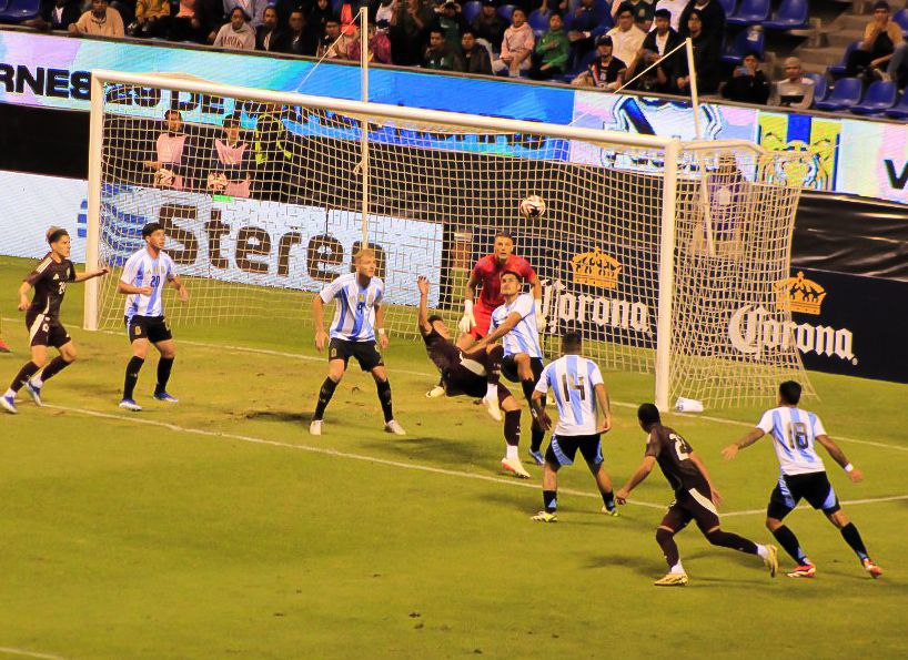 México derrota a Argentina en encuentro amistoso en el Cuauhtémoc.