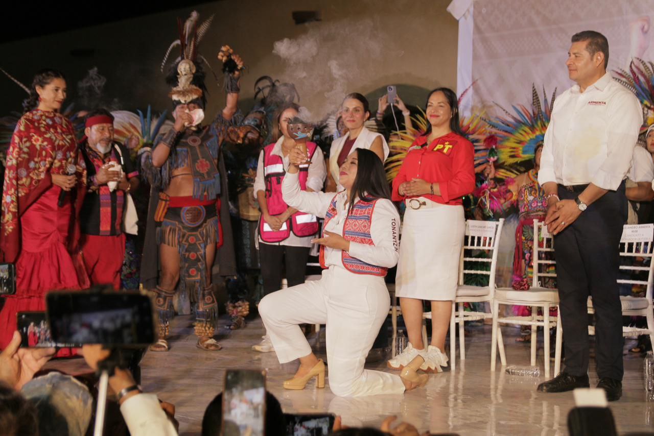 Ante más de 3 mil cholultecas y con el respaldo de Alejandro Armenta, Tonantzin Fernández arranca campaña por San Pedro Cholula
